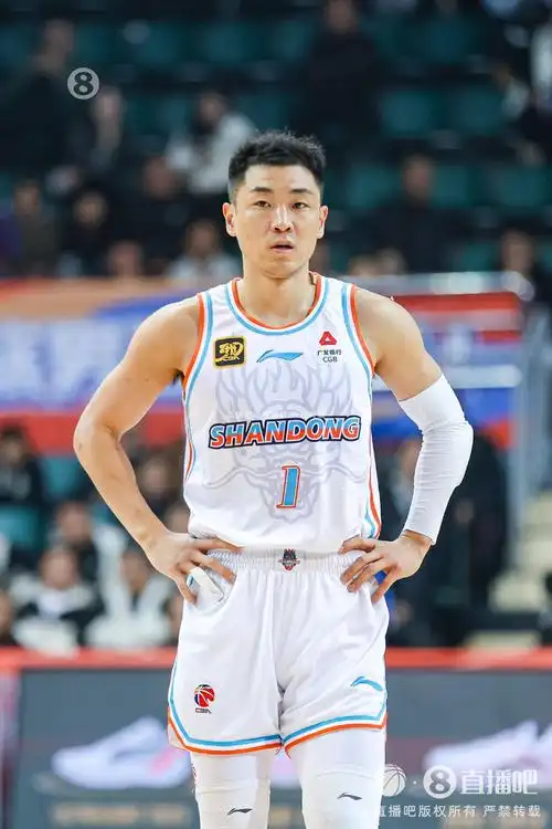 CBA惊现“空气三分”杨瀚森被浪费，中国男篮内线困境何时解？