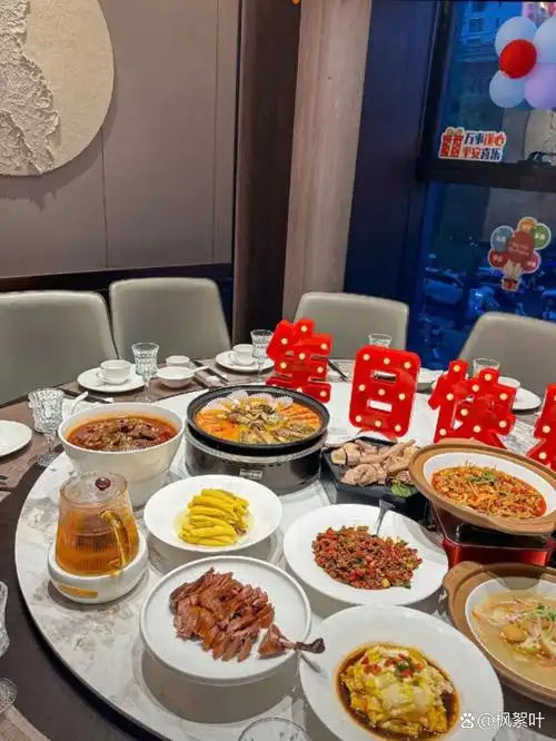 转会市场惊天反转：热刺王牌中场突现“合同纸”疑云，皇马截胡谈判细节曝光